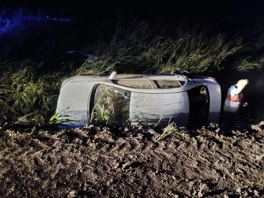 Un hombre resultó herido tras el vuelco de un automóvil en la colectora de la Circunvalación RN 34