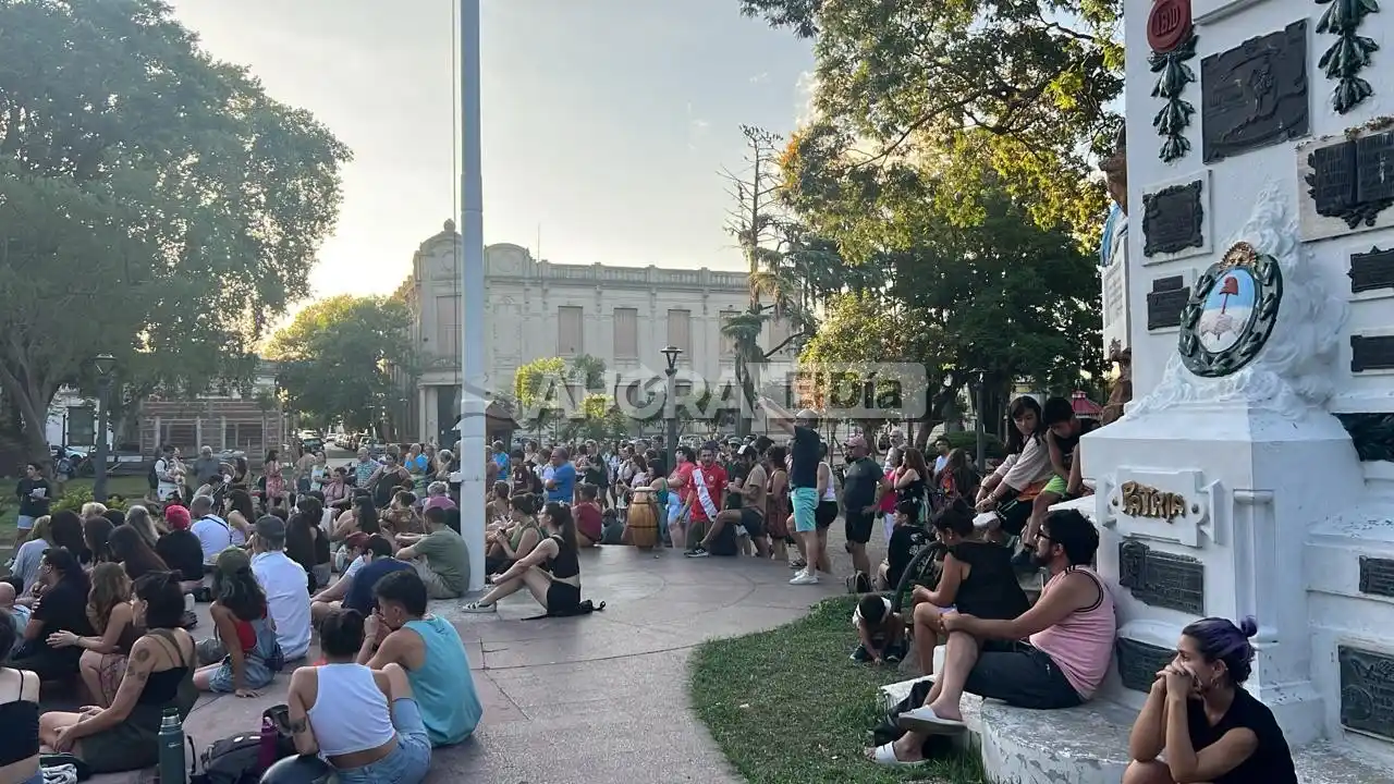 Con gran convocatoria, se realizó la asamblea para delinear el plan de lucha contra los discursos de odio por parte del Gobierno de Milei