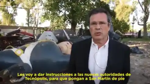 Villa Martelli: Bauer mostró un "San Martín" tirado en Tecnópolis y ordenó ponerlo "de pie"