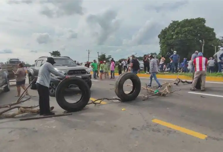 Volvieron los bloqueos de rutas tras la detención del líder opositor boliviano.