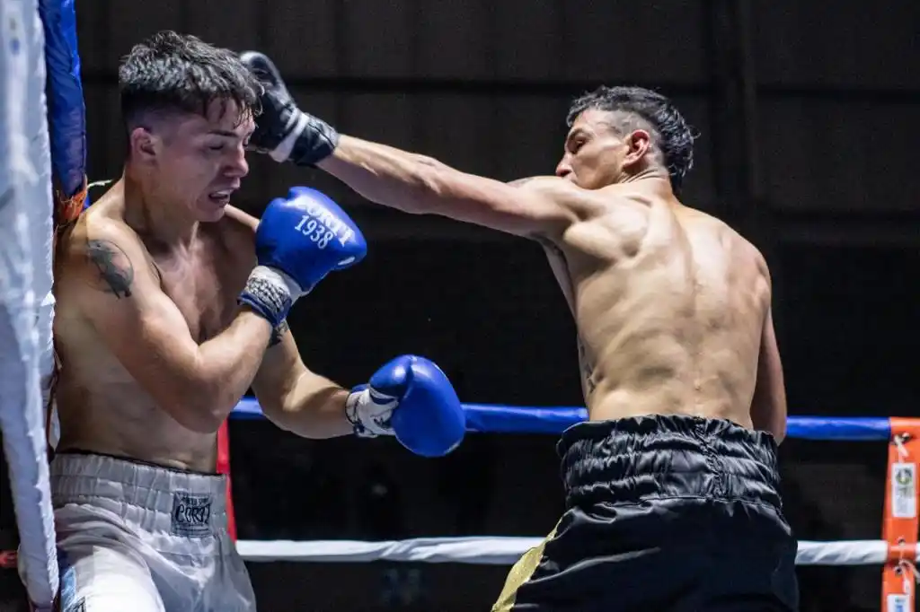 Boxeo: Burgos fue una “maquinita” ante Pérez