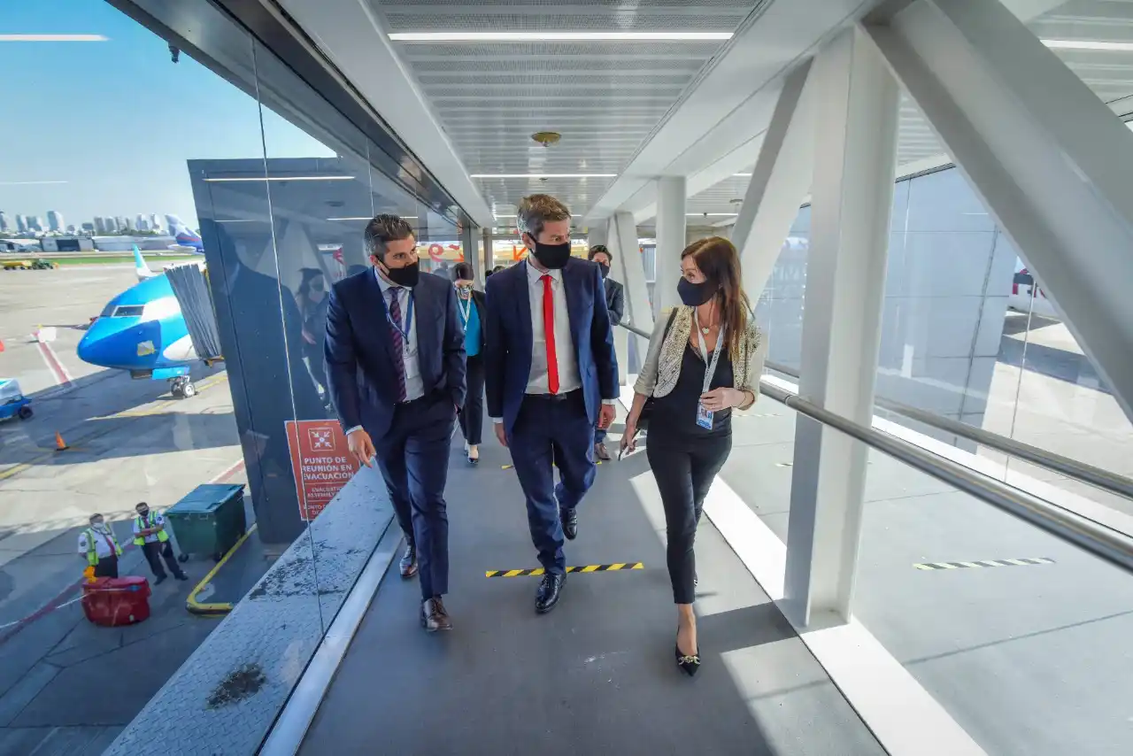 Argentina recibirá turistas de países limítrofes en busca de ingreso de divisas 