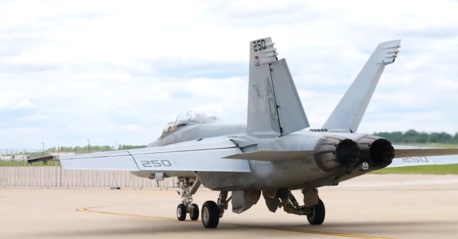 Boeing entrega los dos primeros F/A-18 Bloque III a la Marina de los EE.UU., modernizados y con su vida útil extendida