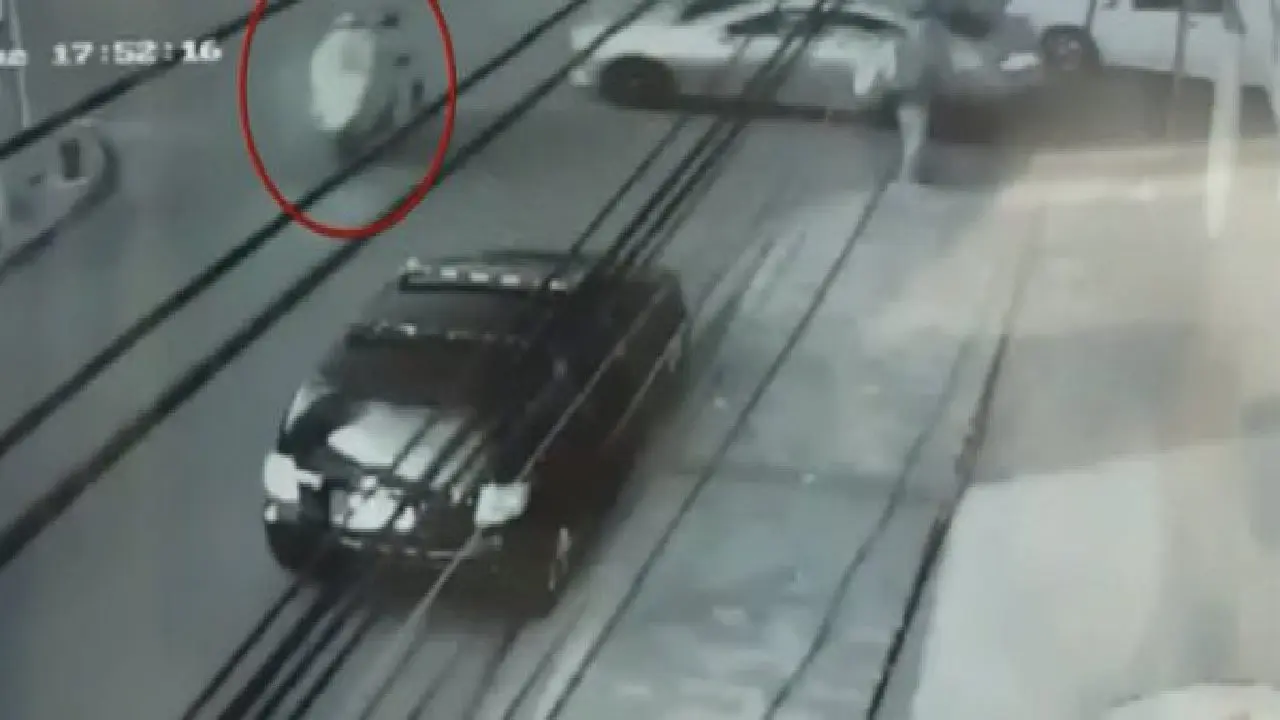 Carro fantasma arrolla a un taxista