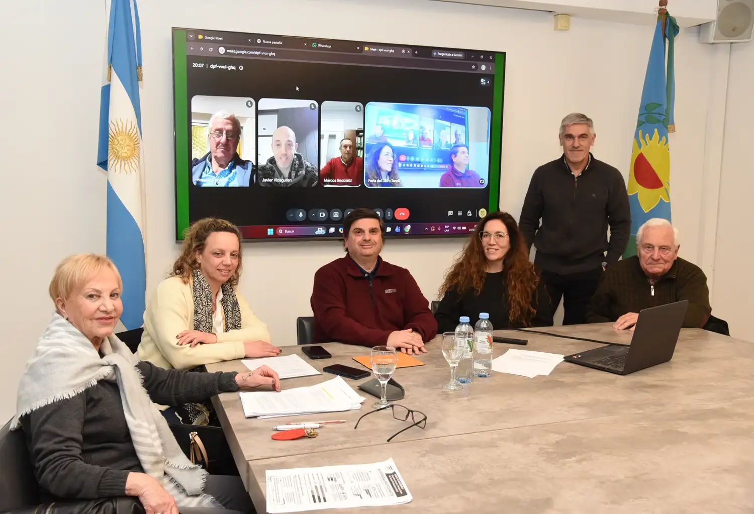 Mirta Falcone de De Vega, Aixa Magnasco, Gastón Vázquez, María García, Carlos Etcheverry y Eduardo Palazzo durante la reunión de la Secretaría de Industria y Producción.