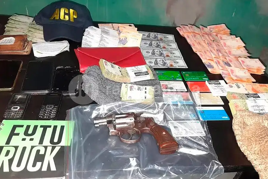 Parte de lo secuestrado en los procedimientos