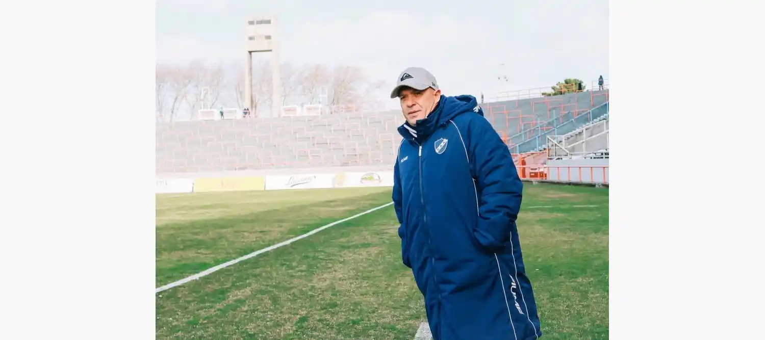 El ex entrenador del Torito no pudo dirigir el último partido porque fue suspendido tras quejarse del arbitraje y sospechar del fútbol argentino.