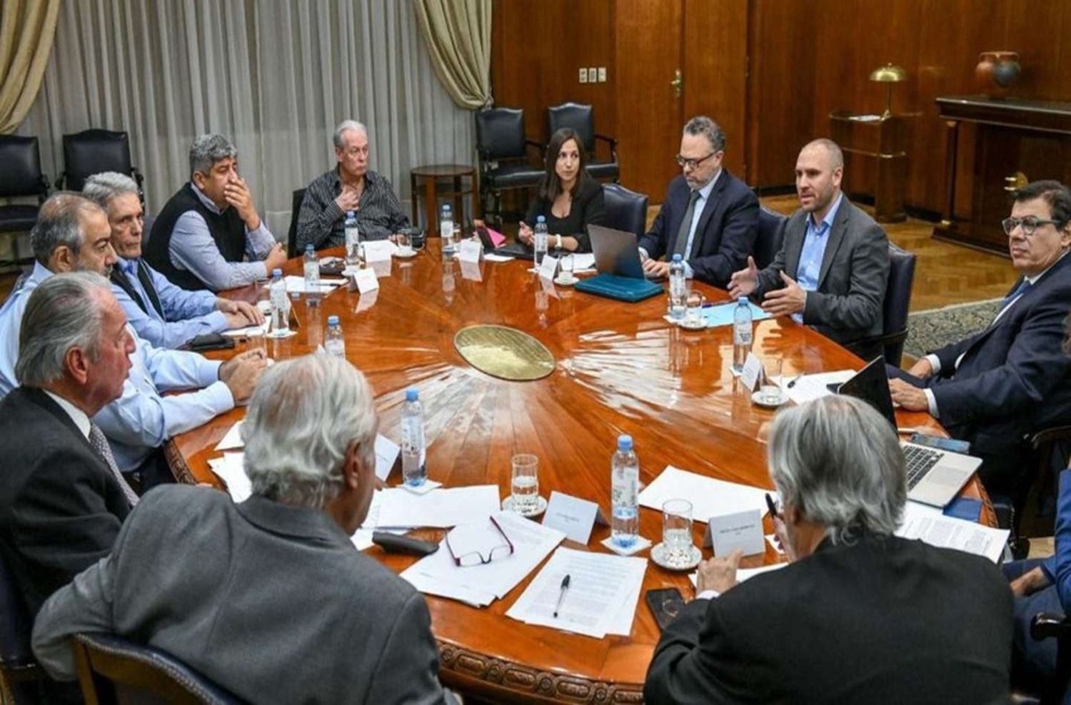 Inflación: Tras la reunión entre la CGT, Gobierno y empresarios se acordó anticipar las paritarias
