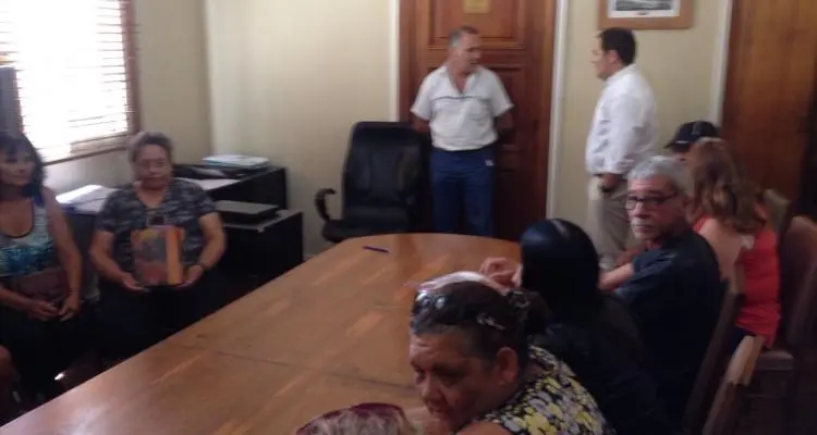 Reunión con los puesteros para analizar la reubicación en el exbalneario