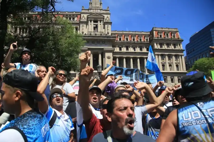 Gremios docentes nacionales avisan: si el jueves no los convocan a paritarias no arrancan las clases