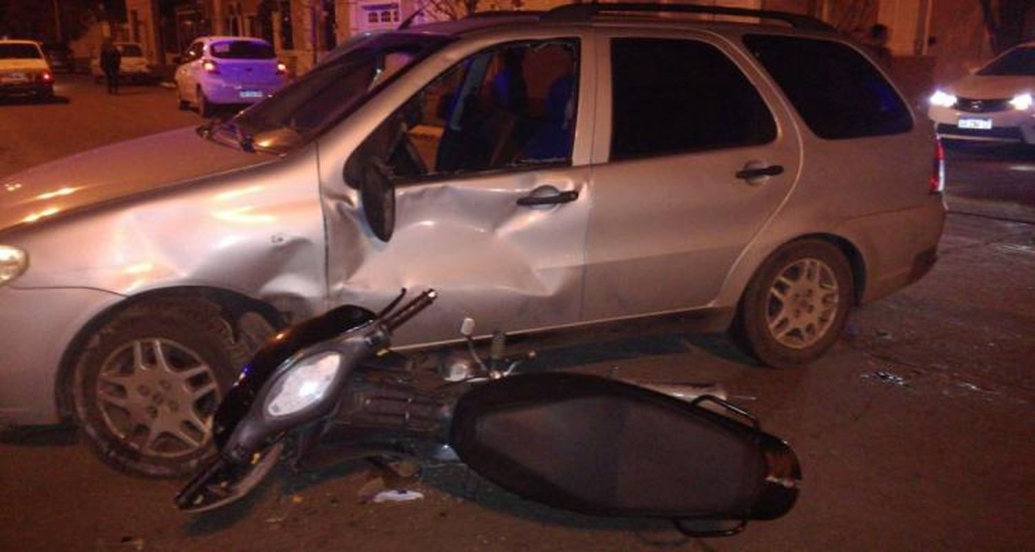 Accidente en Sarmiento y Arnaldo: Operaron de urgencia a uno de los motociclistas por una fractura de fémur