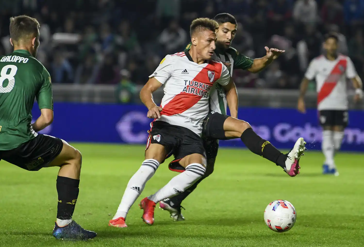 River reaccionó para irse victorioso ante Banfield