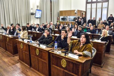 El Senado entrerriano aprobó el proyecto que autoriza al Ejecutivo a endeudarse en 500 millones de dólares