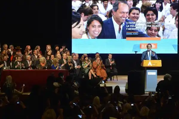 #NiUnaMenos: Scioli reflexionó en redes sociales por la violencia de género