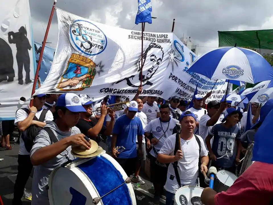 Por paro de custodios habrá demoras y cancelaciones en las líneas de micro 461, 462, 463, 464, 443, 441, 390, 320, 302 y 244