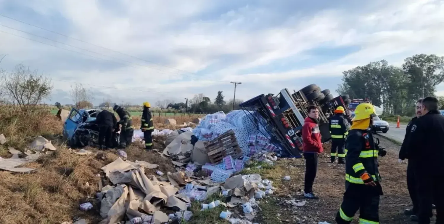 Un automovilista falleció al chocar con un camión en ruta 11