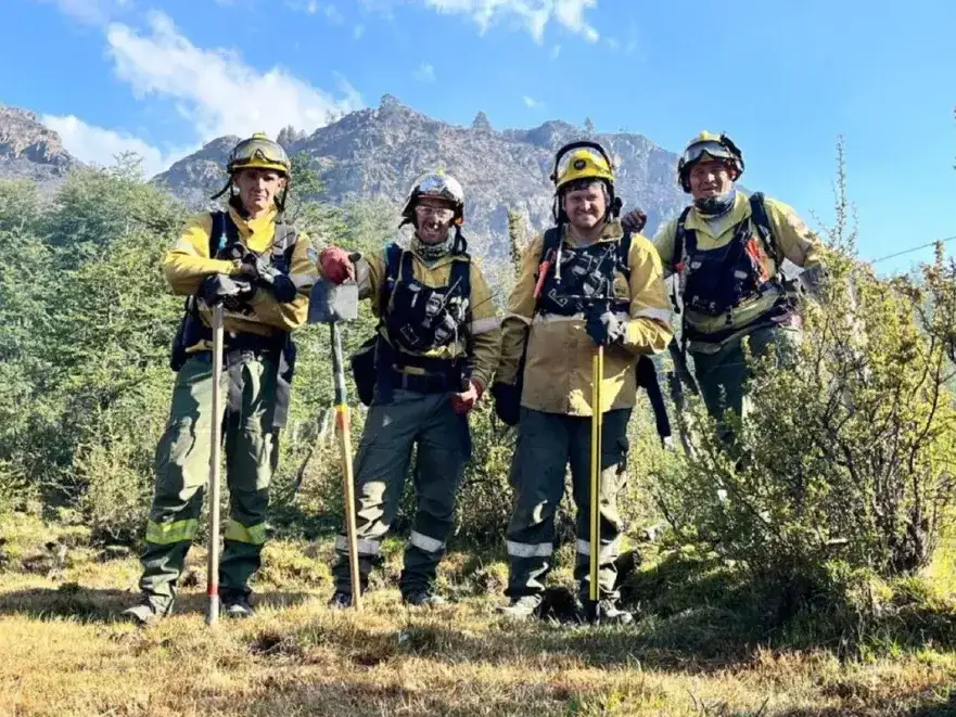 Brigadistas entrerrianos trabajan en tareas de control y combate de los incendios en Chubut