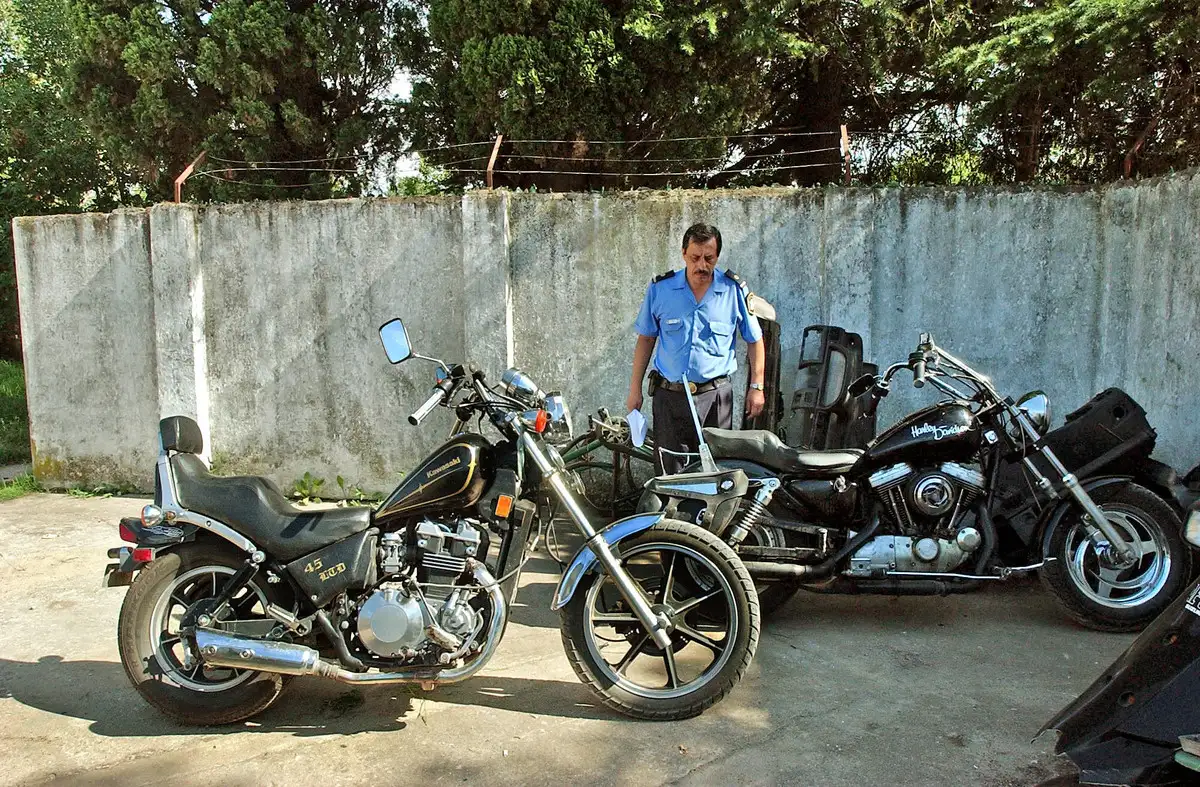 Las motos. La Harley de Pappo (atrás) y la Kawasaki de su hijo luego del accidente