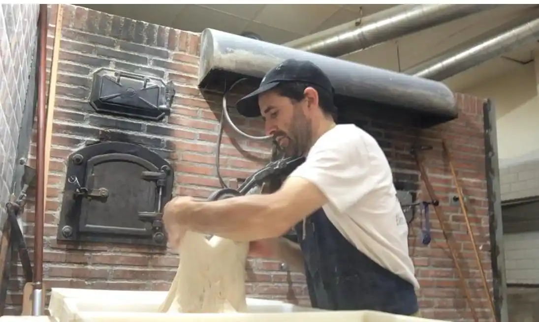 El panadero tandilense que perfeccionó el arte de la masa madre en España y deleita con sus panes