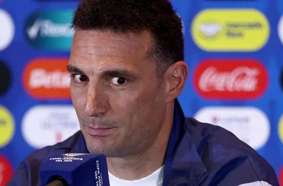 Scaloni descartó entre risas los rumores que lo vinculaban a la selección de Brasil: "Lo siento en el alma, pero no"