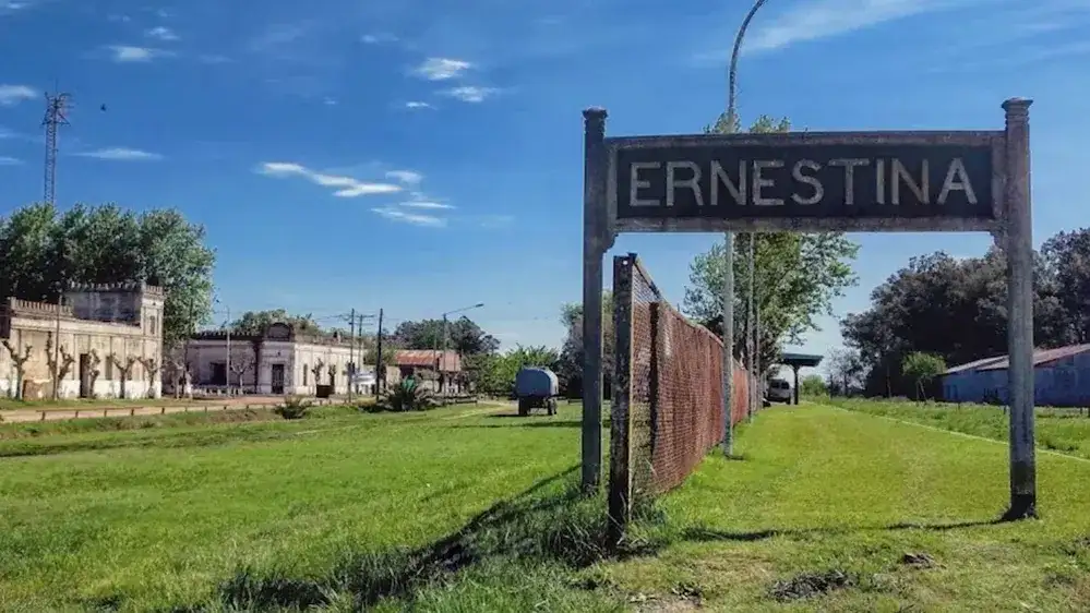 Ernestina, estación con nombre de mujer. Era escala para que las locomotoras a vapor del Ferrocarril del Sud se abastecieran de agua. (Foto: Turismo PBA)