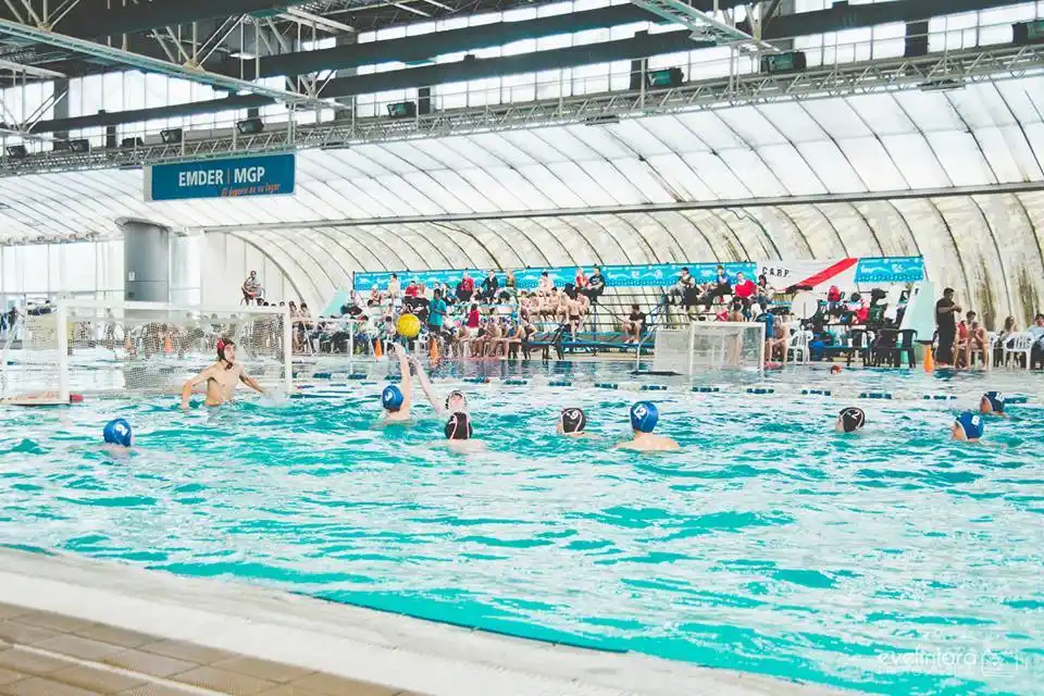 Inédito encuentro de waterpolo infantil