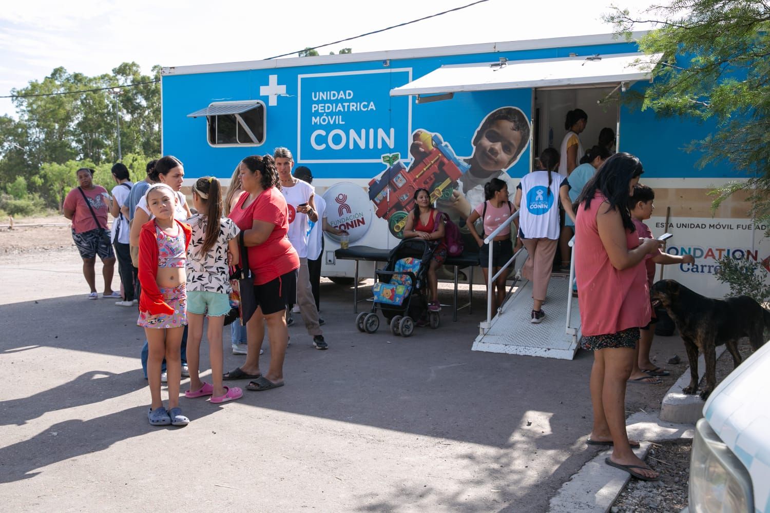 La Unidad Pediátrica Movil tuvo una gran acogida en los barrios de la ciudad.