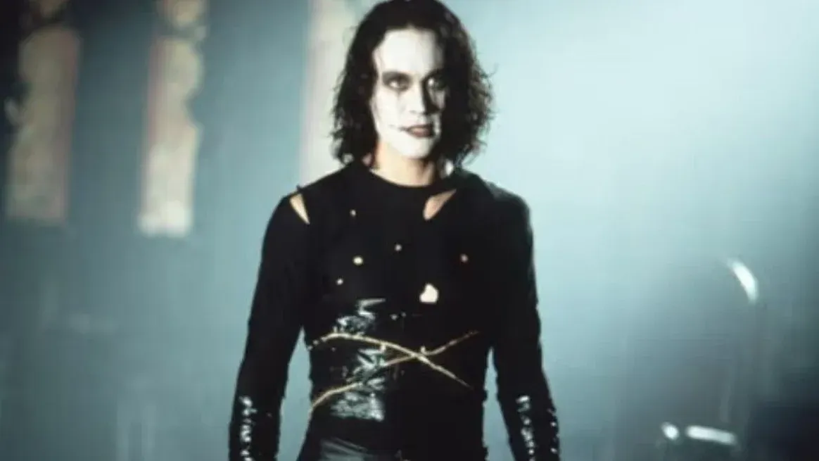 La película "El Cuervo" popularizó la efeméride.