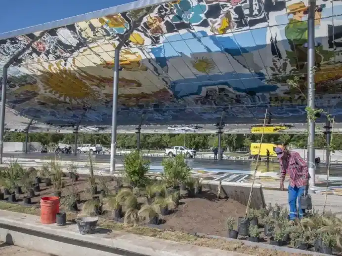 Costa Nueva es una rambla peatonal y accesible de mil metros lineales, delimitada desde la explanada del Parque España hasta la Estación Fluvial. Crédito: Subsecretaría de Comunicación Social / Silvio Moriconi.