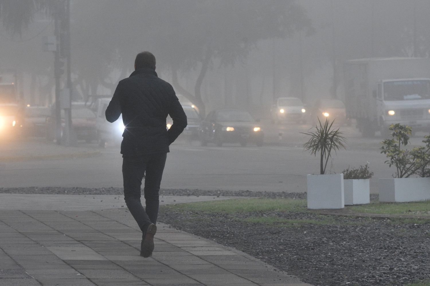 Martes frío y con niebla en la ciudad de Santa Fe