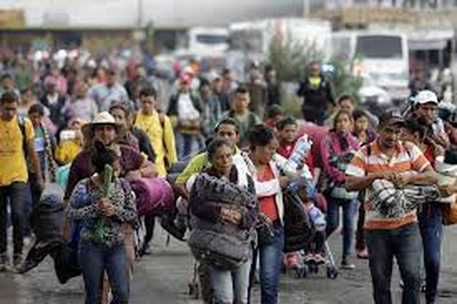 ¿POR QUÉ SERÁ? Solo 10% de venezolanos en Colombia, Perú y Ecuador quiere regresar a su país