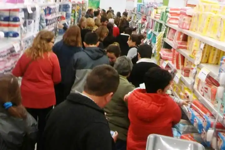 Posponen para después de las elecciones el descuento de 50 % en supermercados