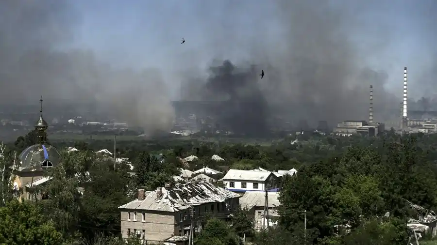No decaen los bombardeos en el este de Ucrania.