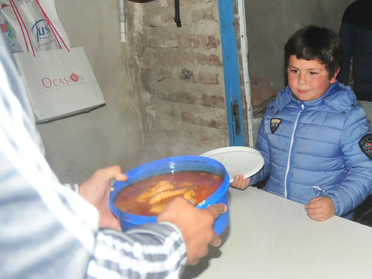  La casa de Mary se abre para otra cena comunitaria