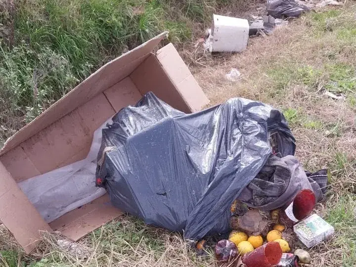 Benefactoras Sampedrinas al 1600: vecinos reclaman por basura tirada en la vía pública