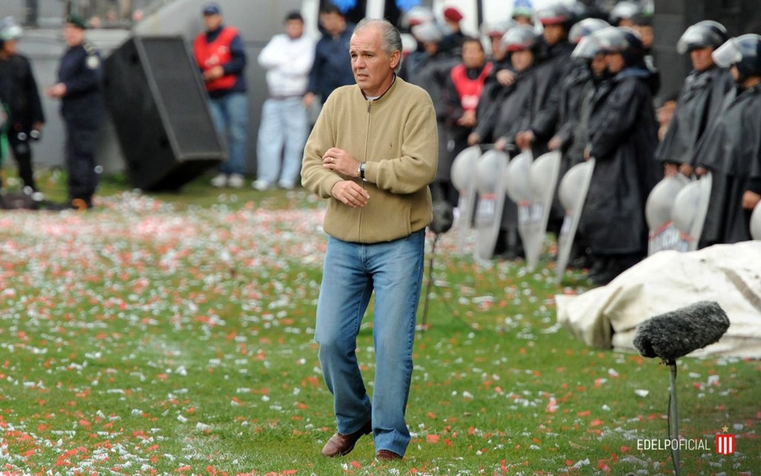 Sabella continuará internado