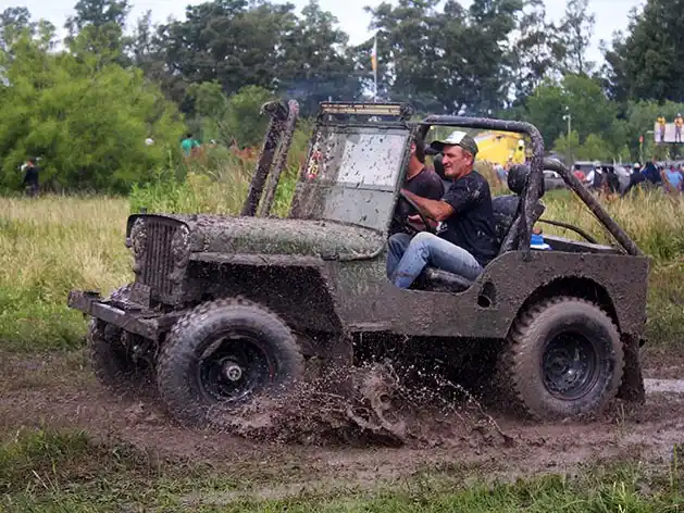 A puro barro y camaradería: Gualeguay vive el 8º Encuentro Nacional de Jeeperos