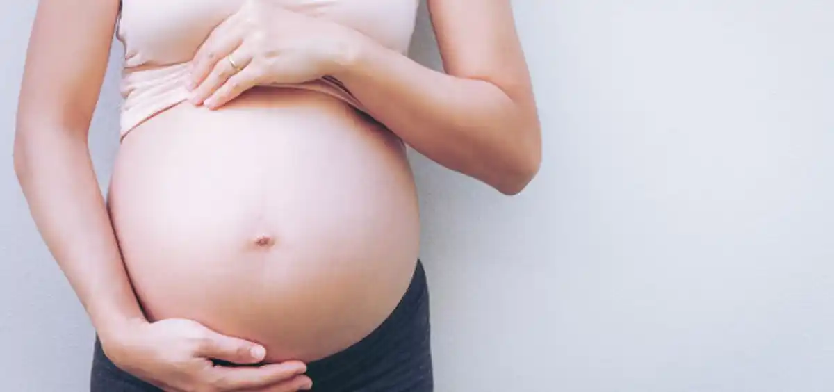 ¿Se deben vacunar contra el COVID las embarazadas, alérgicos o inmunosuprimidos?