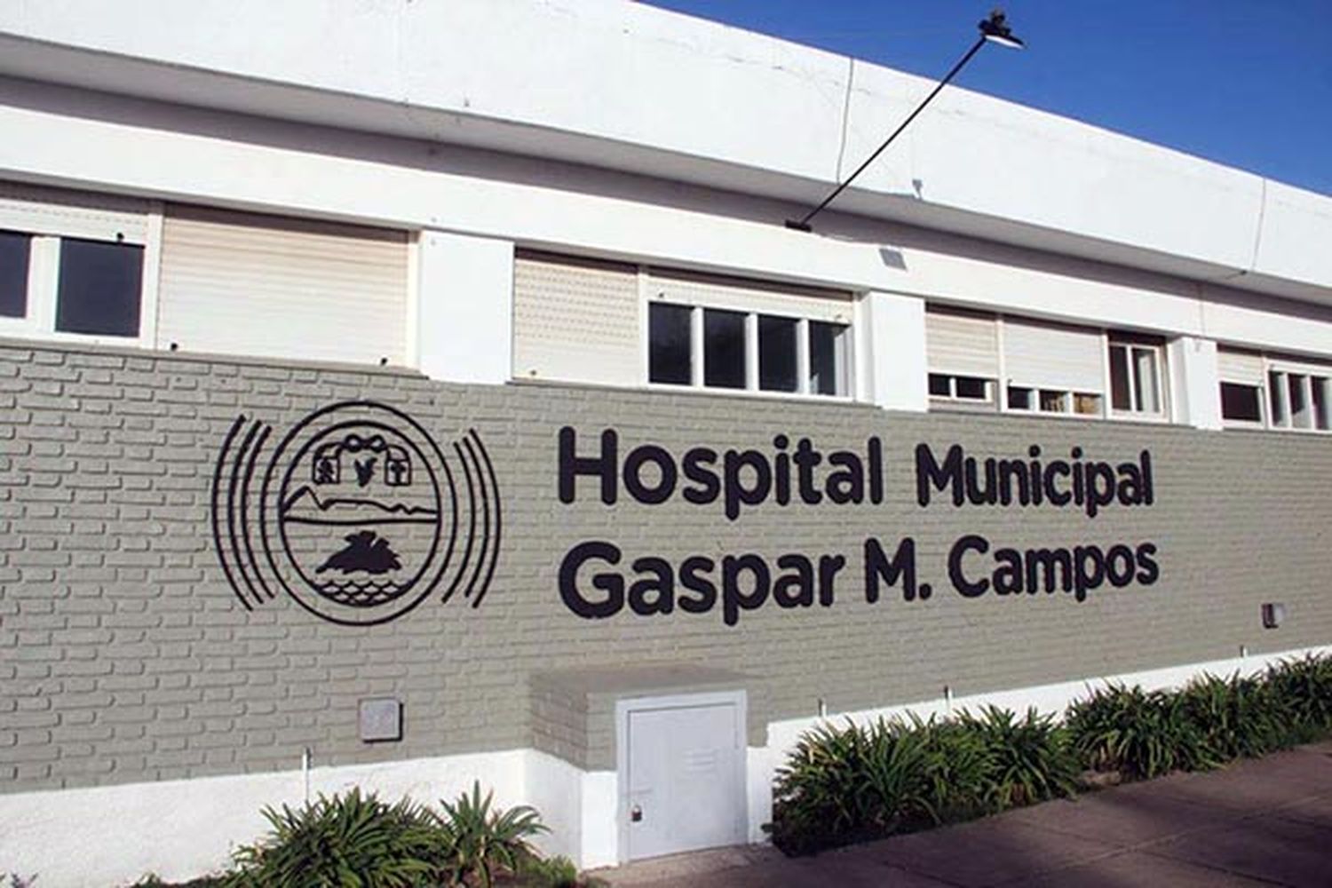 Ciclista sufrió un accidente y se encuentra en grave estado
