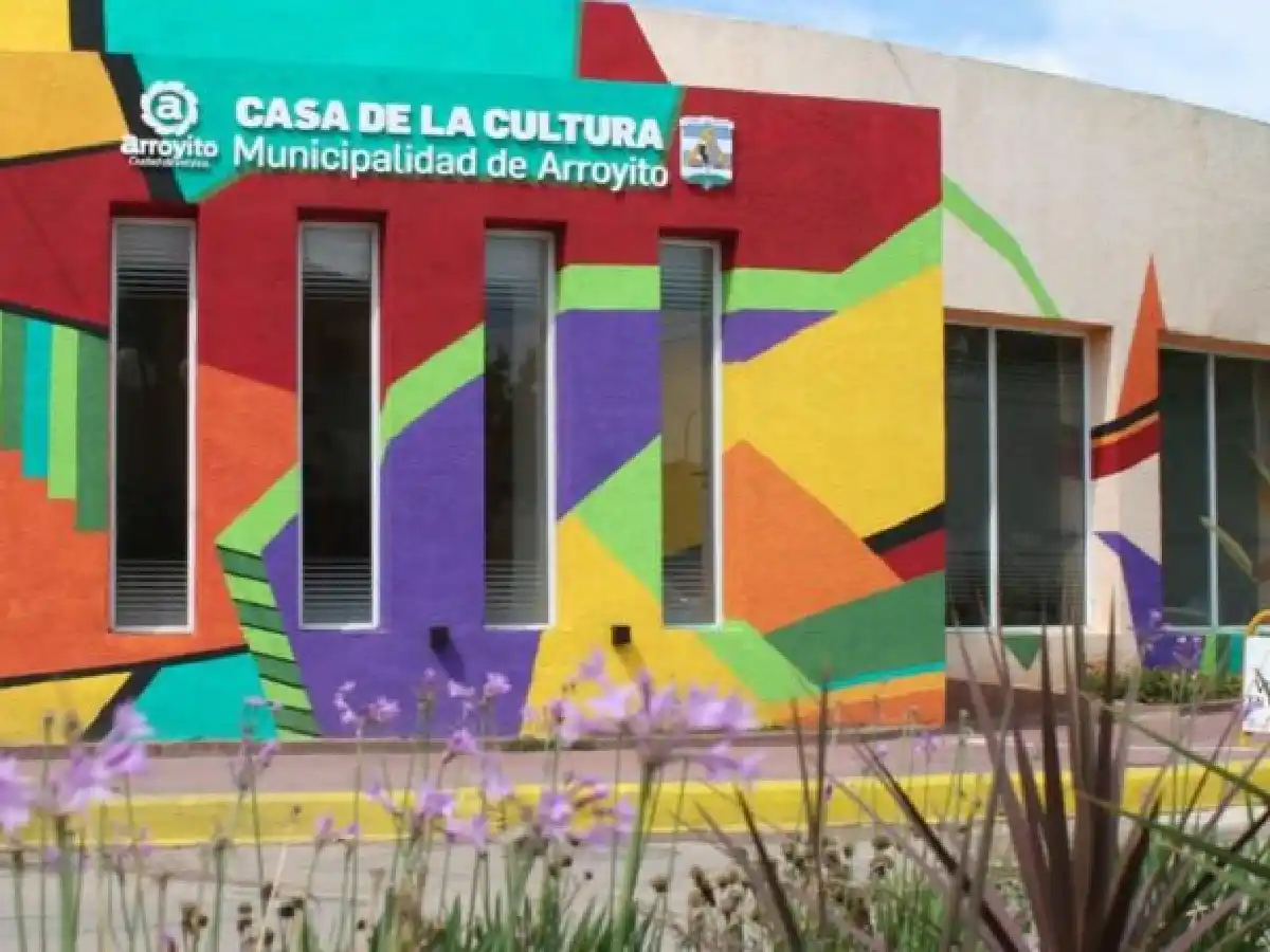 Una pareja robó en la Casa de la Cultura de Arroyito y fue detenida 