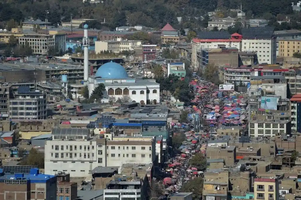 Explotan una granada en la mezquita más grande de Kabul: al menos seis heridos