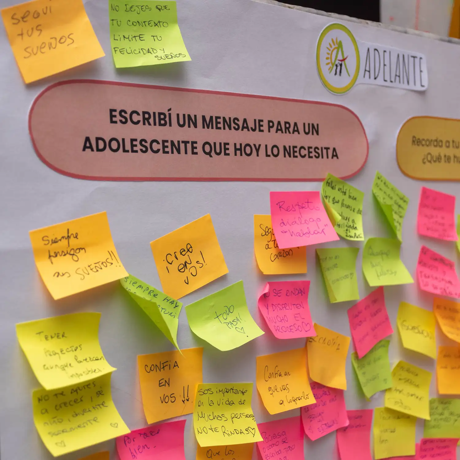 Adelante presentó sus programas y reforzó su compromiso con la educación y el desarrollo comunitario