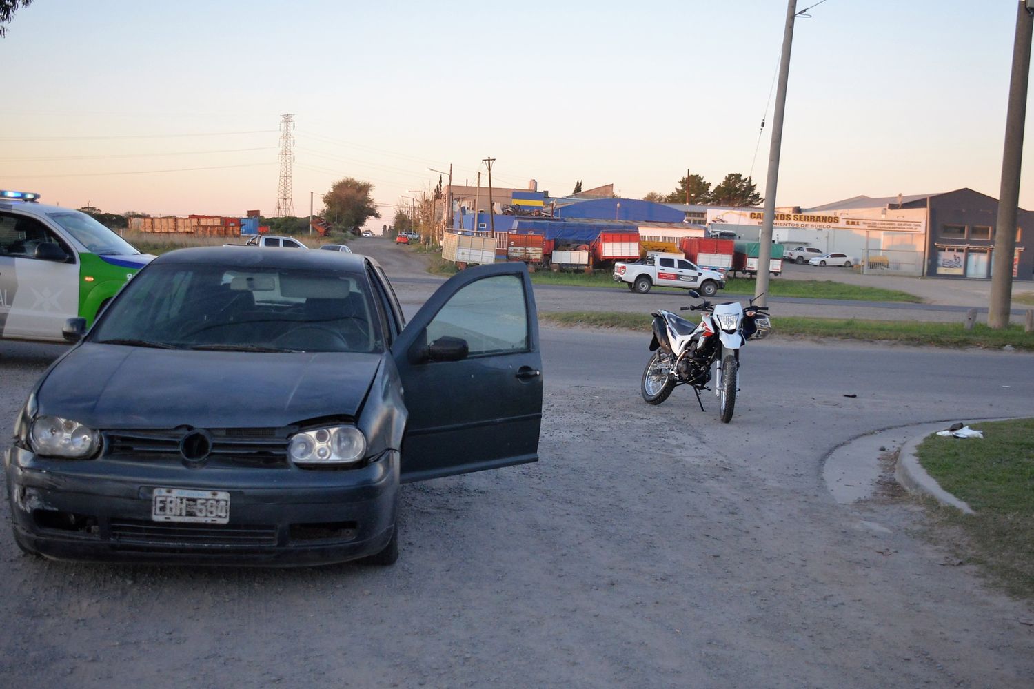 El choque se produjo en la esquina de colectora Pugliese y Holmberg.