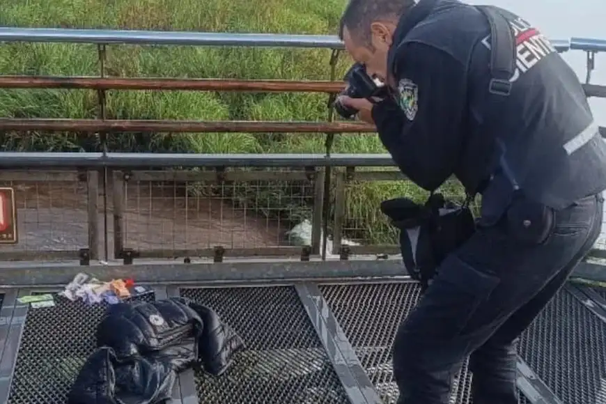 Buscan intensamente a Mariano Ariel Sierra, turista desaparecido en las Cataratas del Iguazú tras hallarse sus pertenencias en Garganta del Diablo. - 1