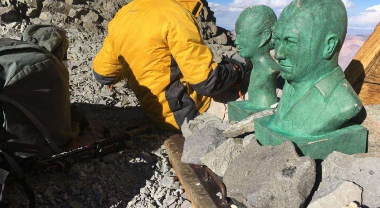 Militantes colocaron bustos de Eva y Perón en la cima del Aconcagua