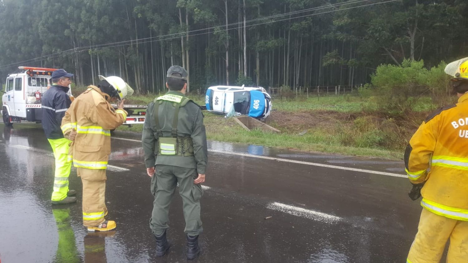 Volcó un patrullero en la Autovía y un policía se fracturó la columna