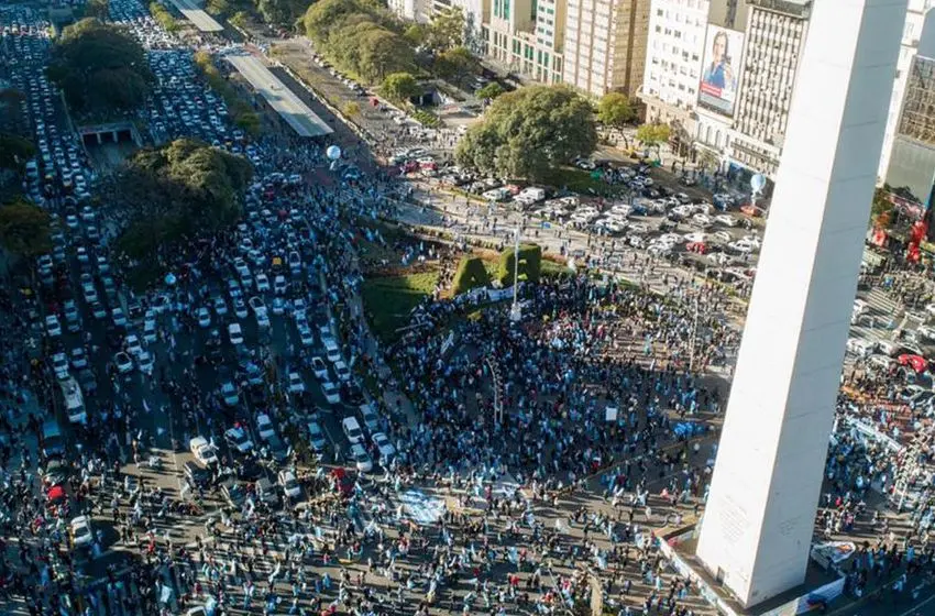 Multitudinaria protesta en todo el país contra el gobierno de Alberto Fernández