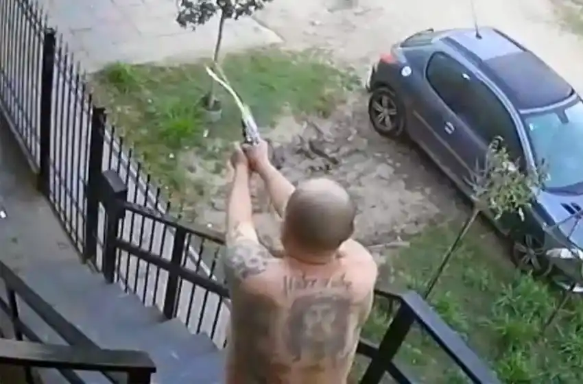 Video: un hombre mató a un delincuente e hirió a otro luego de que le dispararan a su sobrino