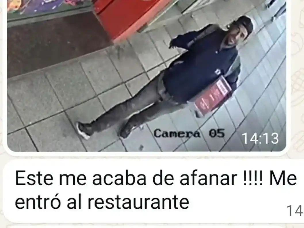 Al momento de ser interceptado, el hombre tenía en su poder una caja con cinco botellas de vino marca López.