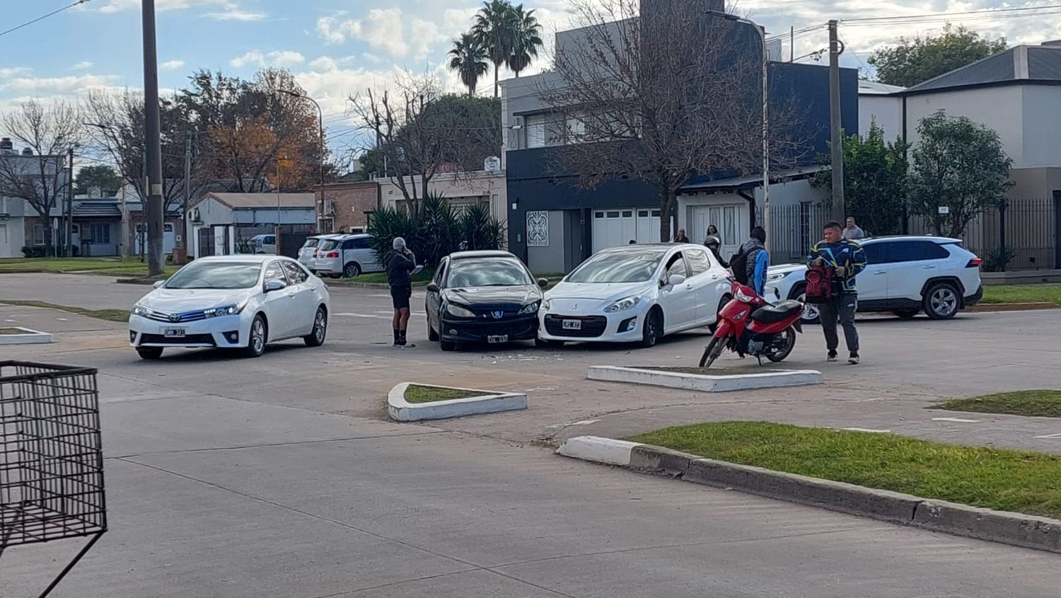 Fuerte choque en una esquina complicada de calle Marchini terminó, afortunadamente, sin heridos